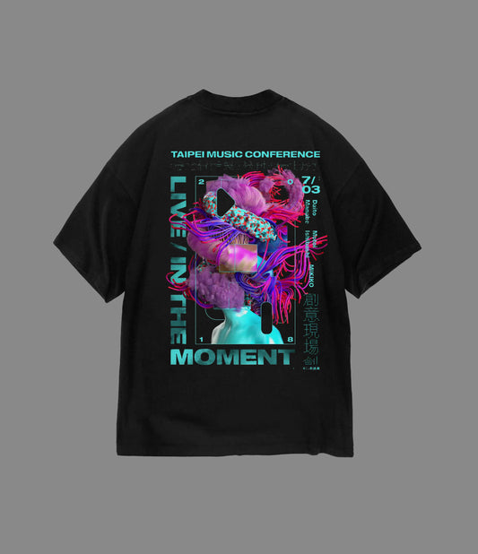 LIVE IN THE MOMENT OVERSIZED T-SHIRT
